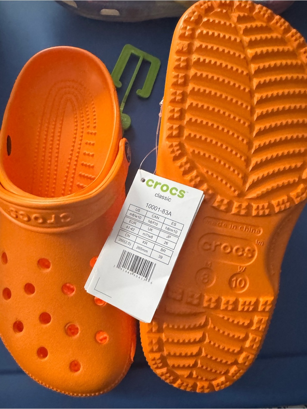 CROCS Classic Clog in Bright Orange